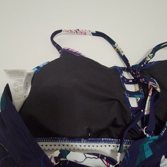 CUPSHE Women's Low Rise Cutout Criss Cross Bikini Swimsuit Set - Picture 10 of 14